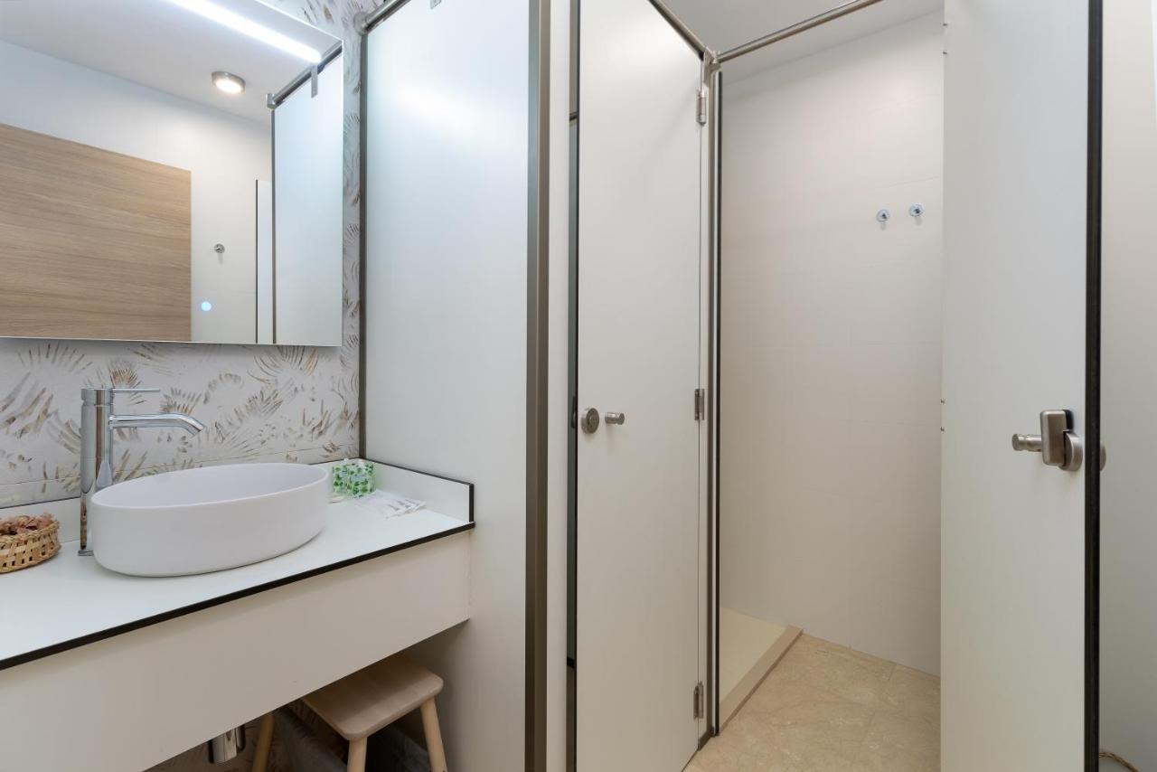 Travel Habitat La Marina Real València